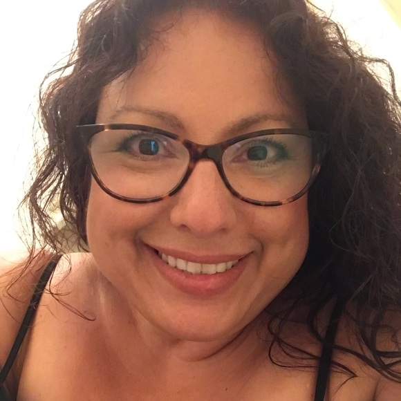 Meet Your Posher - Picture 5 of 7